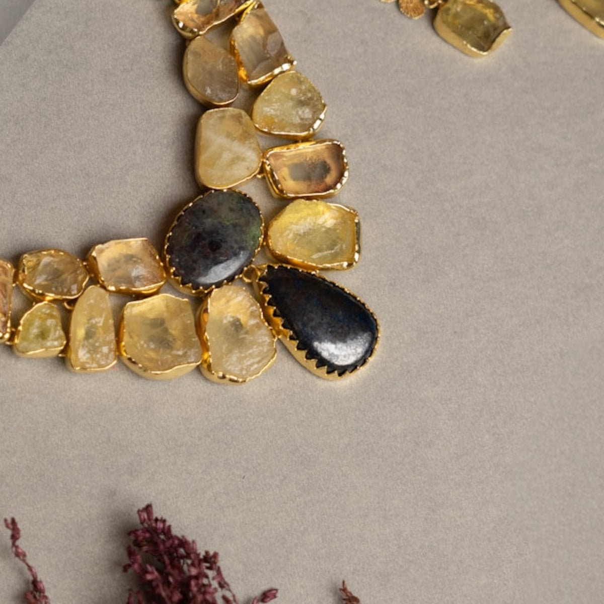 KASHVI PREMIUM 18K PLATED HANDMADE RAW STONE AND POLISHED STONE NECKPIECE/NECKLACE EARRINGS NL252.