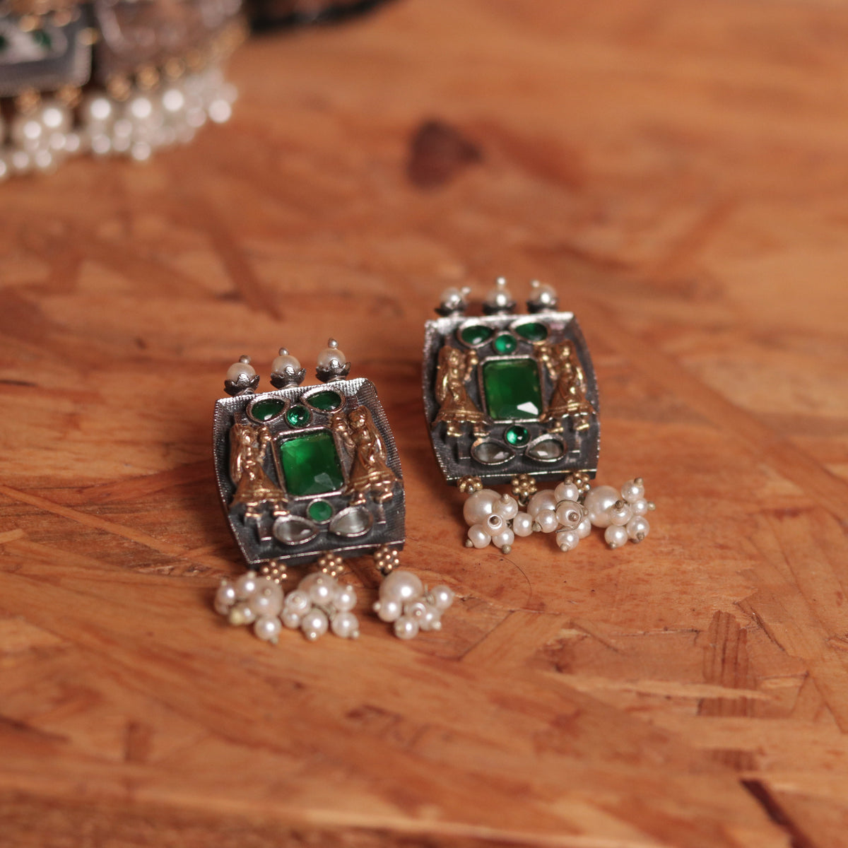 SUGIR BIJOUX PREMIUM DUAL TONED SEMI HANDMADE CHOKER WITH EARRINGS CH69