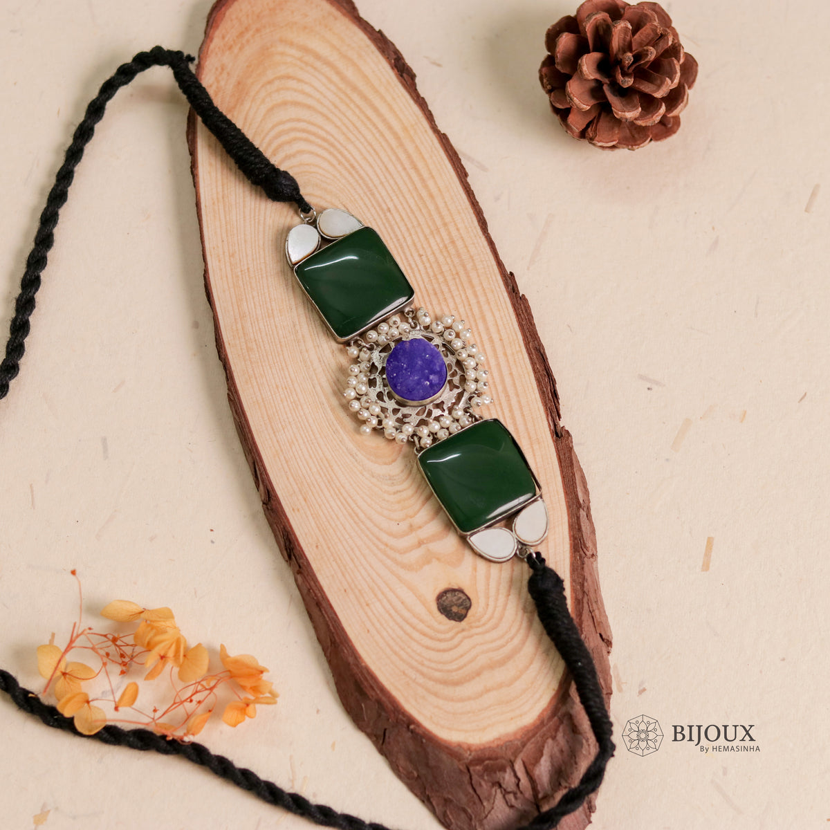 NARI BIJOUX PREMIUM AND EXCLUSIVE MOP SHELL HANDMADE SUGAR STONE AND MONALISA CHOKER CH411