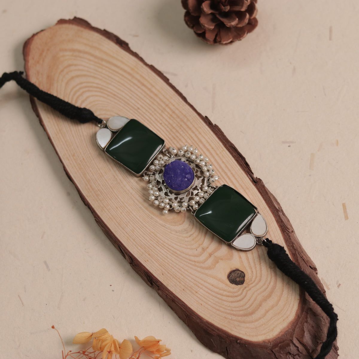 NARI BIJOUX PREMIUM AND EXCLUSIVE MOP SHELL HANDMADE SUGAR STONE AND MONALISA CHOKER CH411