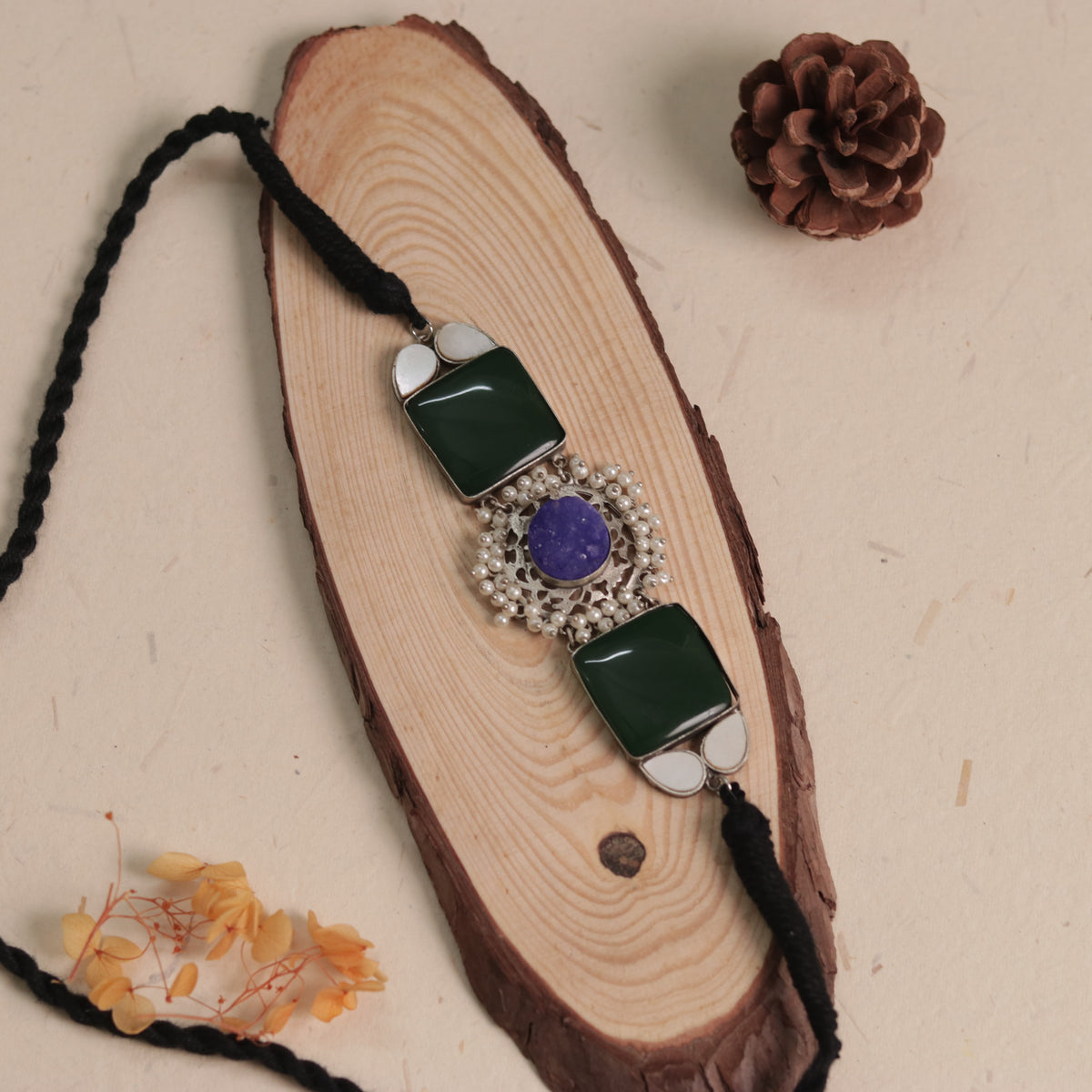 NARI BIJOUX PREMIUM AND EXCLUSIVE MOP SHELL HANDMADE SUGAR STONE AND MONALISA CHOKER CH411