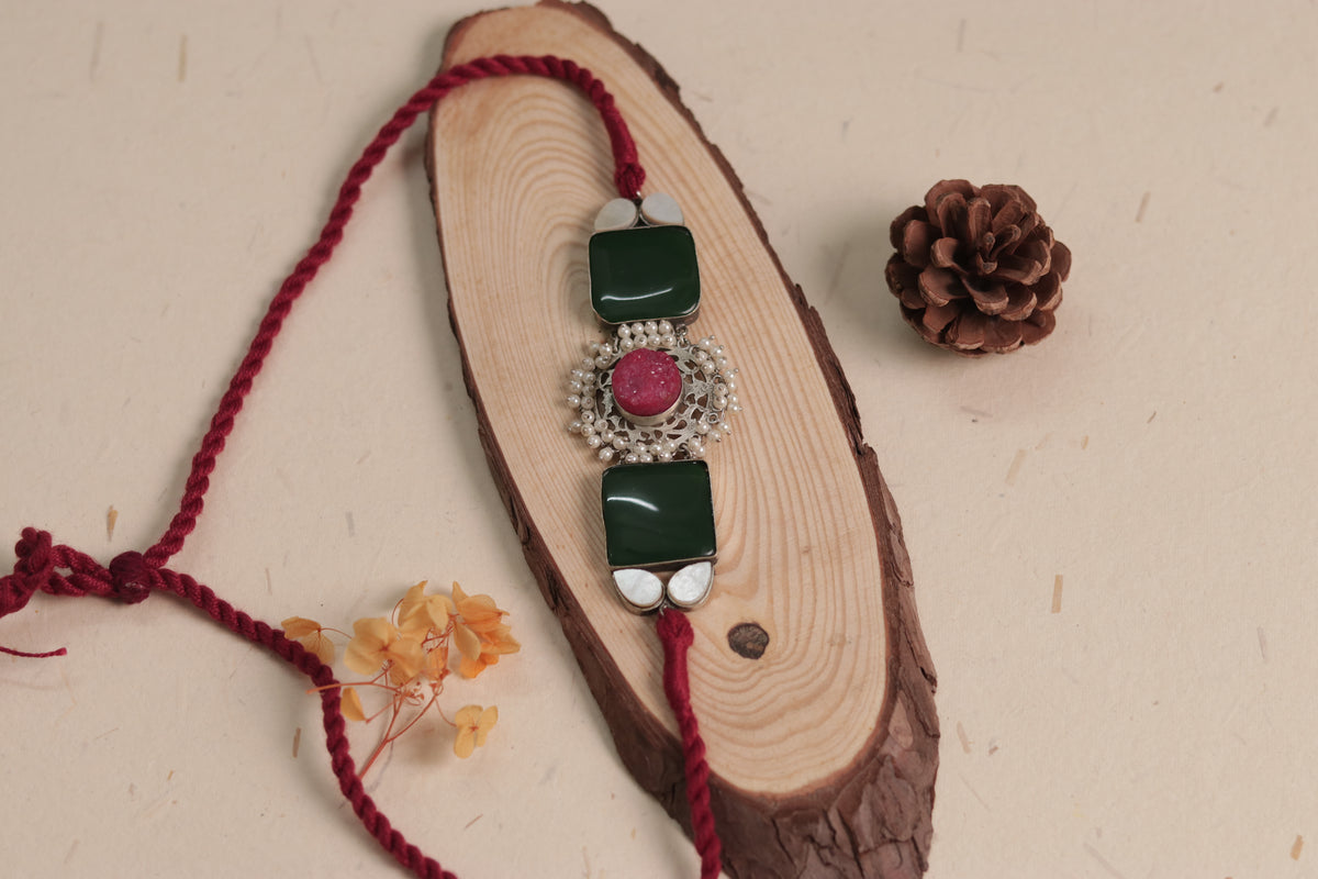 NARI BIJOUX PREMIUM AND EXCLUSIVE MOP SHELL HANDMADE SUGAR STONE AND MONALISA CHOKER CH411