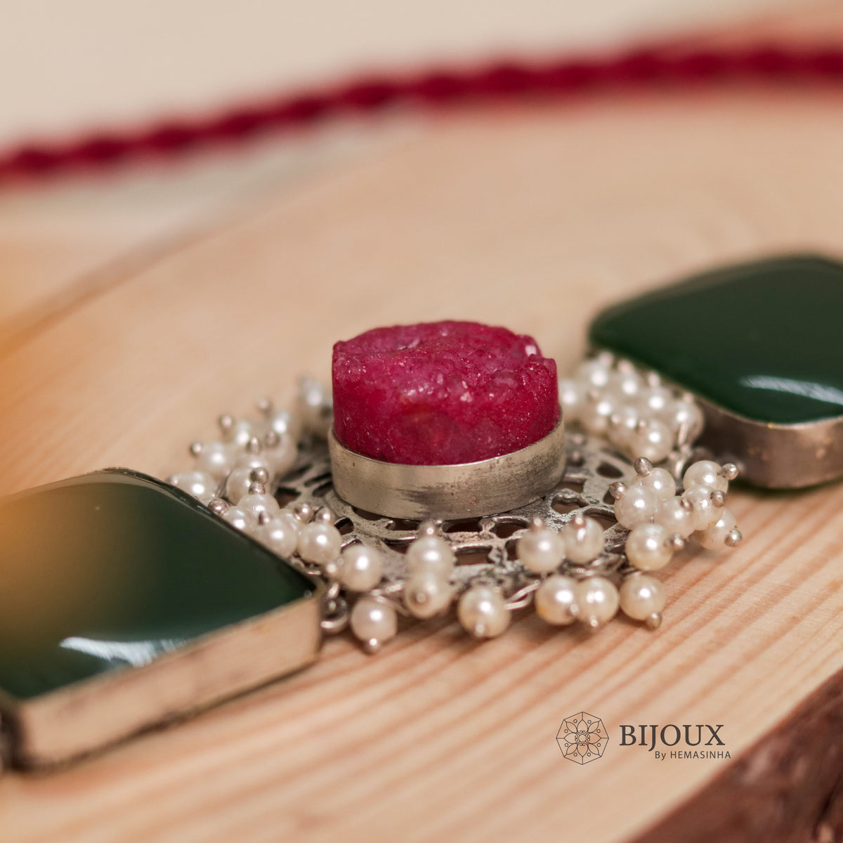 NARI BIJOUX PREMIUM AND EXCLUSIVE MOP SHELL HANDMADE SUGAR STONE AND MONALISA CHOKER CH411