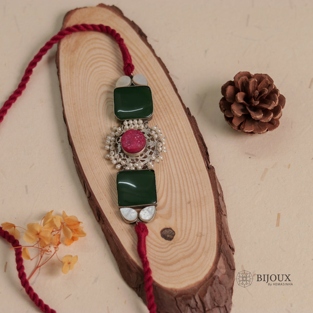 NARI BIJOUX PREMIUM AND EXCLUSIVE MOP SHELL HANDMADE SUGAR STONE AND MONALISA CHOKER CH411