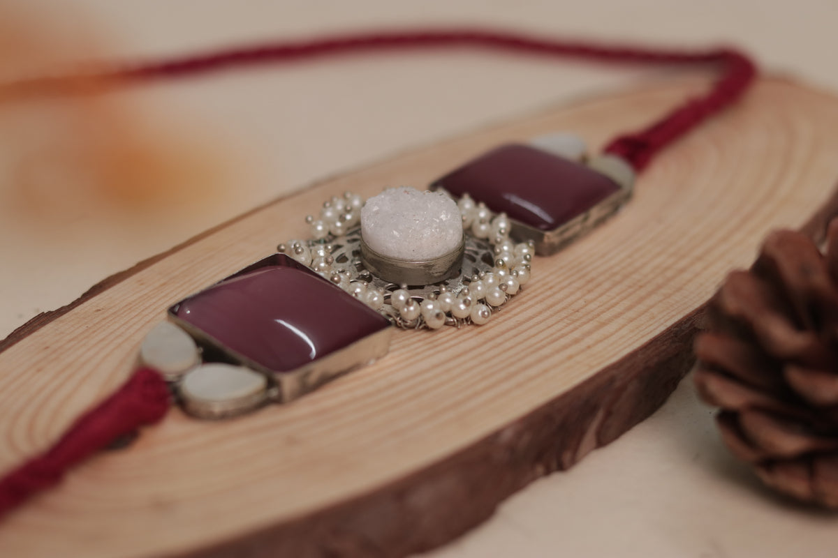 NARI BIJOUX PREMIUM AND EXCLUSIVE MOP SHELL HANDMADE SUGAR STONE AND MONALISA CHOKER CH411