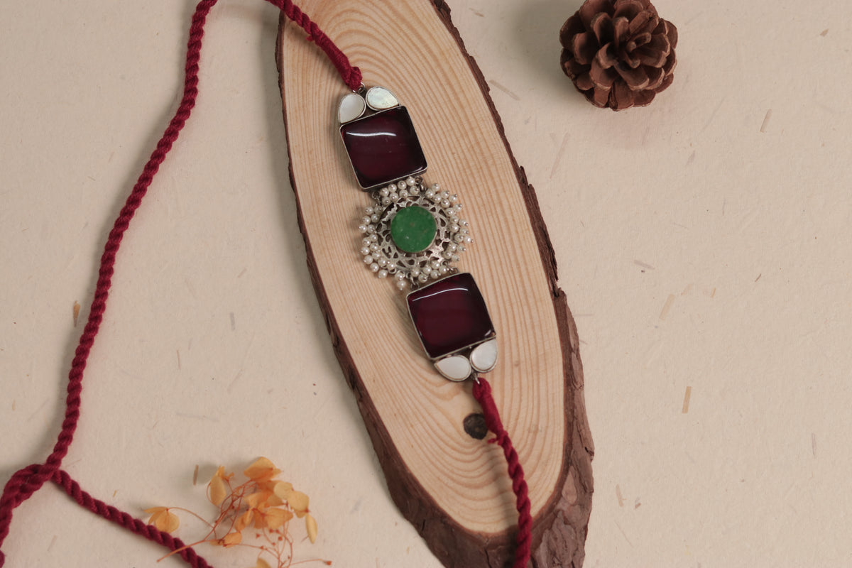 NARI BIJOUX PREMIUM AND EXCLUSIVE MOP SHELL HANDMADE SUGAR STONE AND MONALISA CHOKER CH411