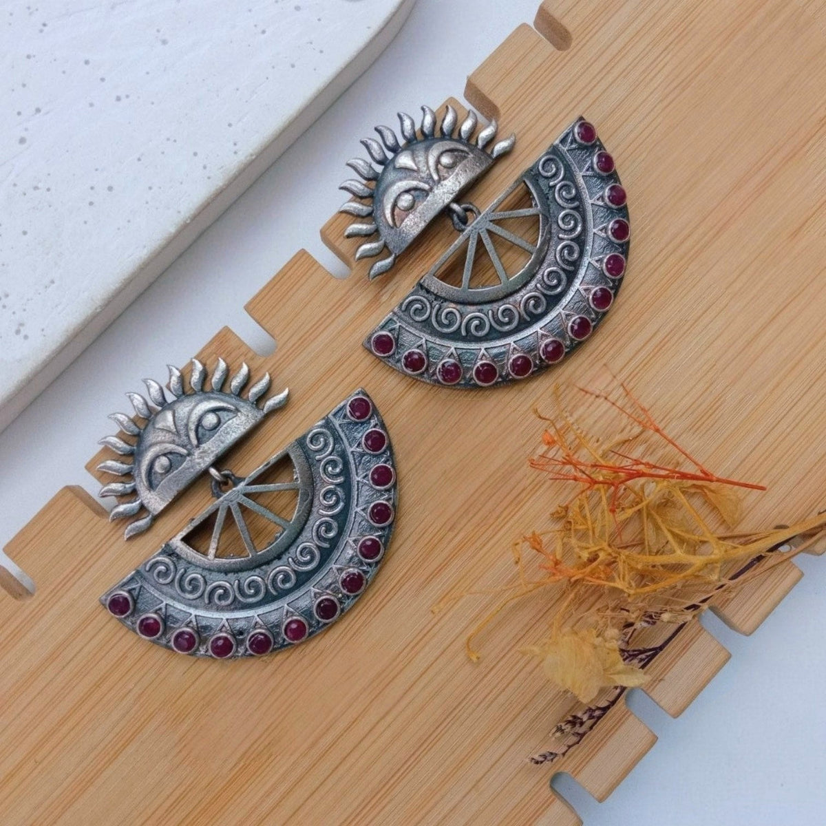 SURYAN AD STONES SILVER LOOK ALIKE DUAL TONE SEMI-HANDMADE STUD ER196