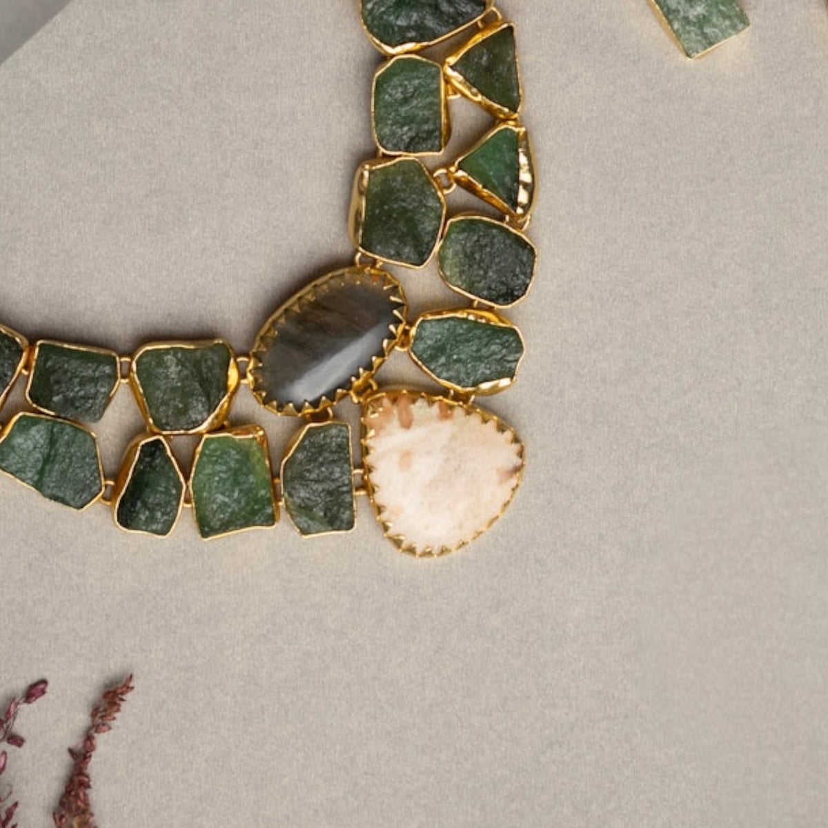 KASHVI PREMIUM 18K PLATED HANDMADE RAW STONE AND POLISHED STONE NECKPIECE/NECKLACE EARRINGS NL252.