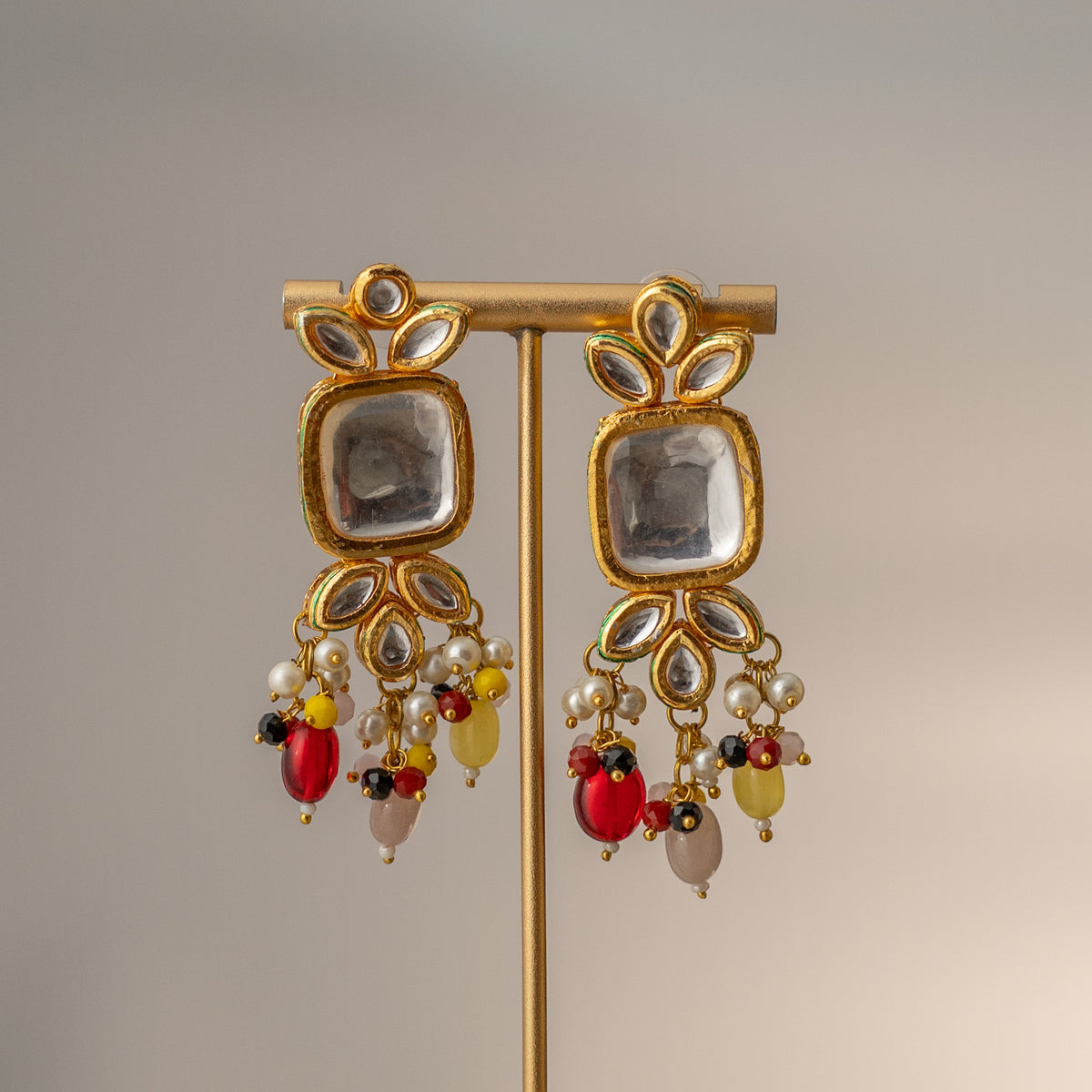 MOI FAUX KUNDAN AND BEADS HANDMADE GOLD TONED CHOKER WITH EARRINGS CH410