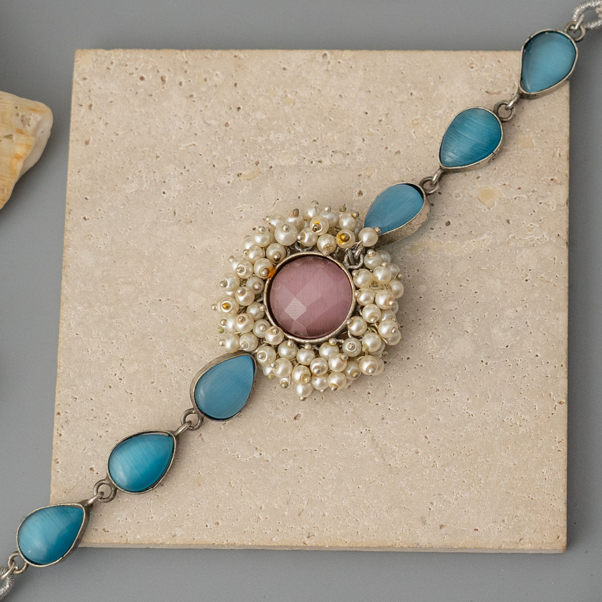 EMRYN SILVER LOOK ALIKE RAW AND RUSTIC SEMI HANDMADE STATEMENT CHOKER  WITH EARRINGS CH141