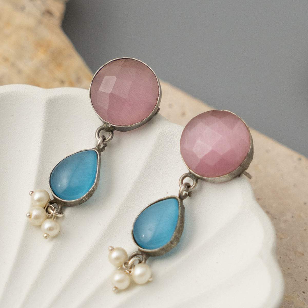 EMRYN SILVER LOOK ALIKE RAW AND RUSTIC SEMI HANDMADE STATEMENT CHOKER  WITH EARRINGS CH141