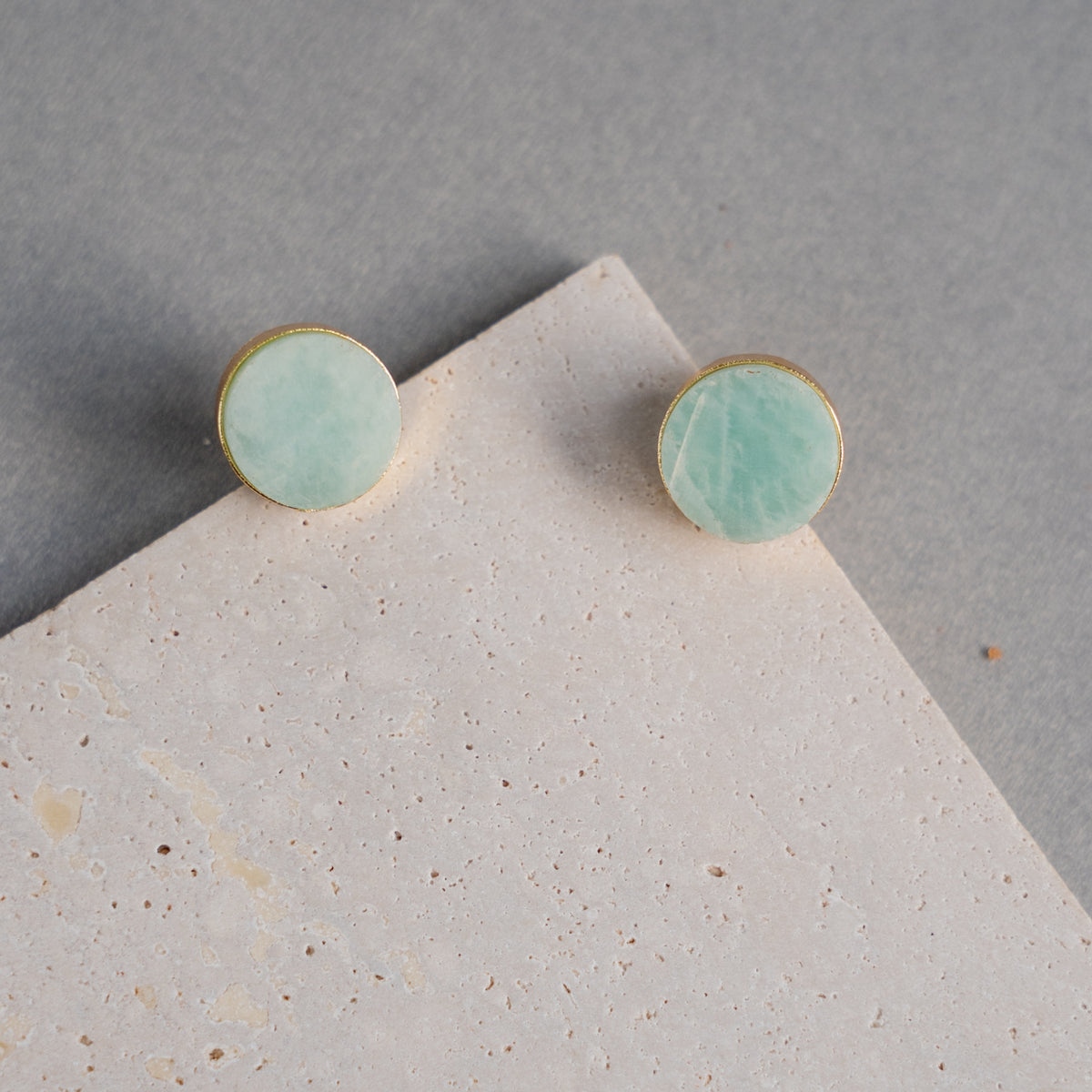 LAINEY GOLD TONED HANDMADE HAND HAMMERED NECKLACE AND lEARRINGS OF14