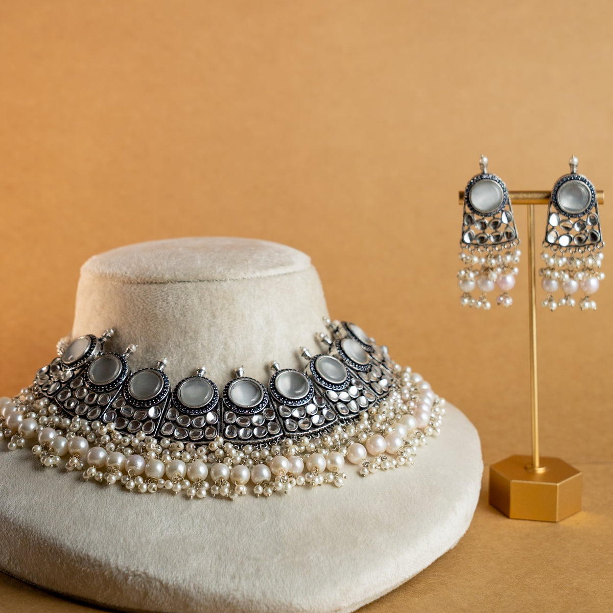 NILASHA SEMI HANDMADE MONALISA STONES NECKPIECE/NECKLACE WITH EARRINGS NL54