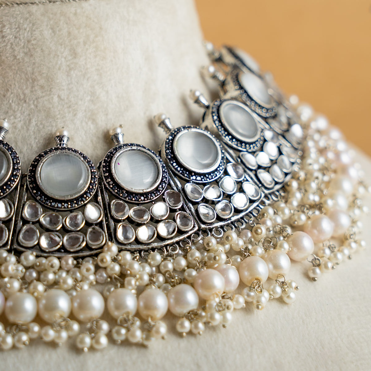 NILASHA SEMI HANDMADE MONALISA STONES NECKPIECE/NECKLACE WITH EARRINGS NL54