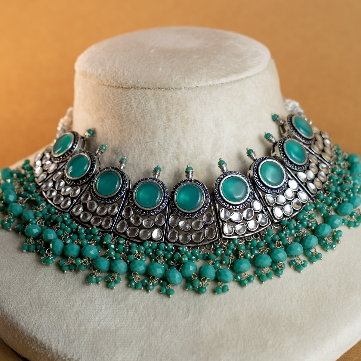 NILASHA SEMI HANDMADE MONALISA STONES NECKPIECE/NECKLACE WITH EARRINGS NL54