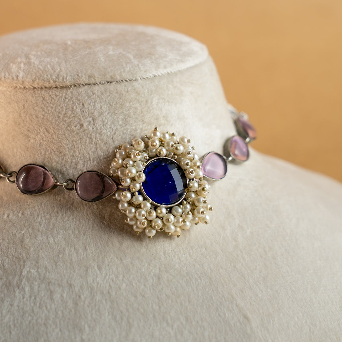 EMRYN SILVER LOOK ALIKE RAW AND RUSTIC SEMI HANDMADE STATEMENT CHOKER  WITH EARRINGS CH141