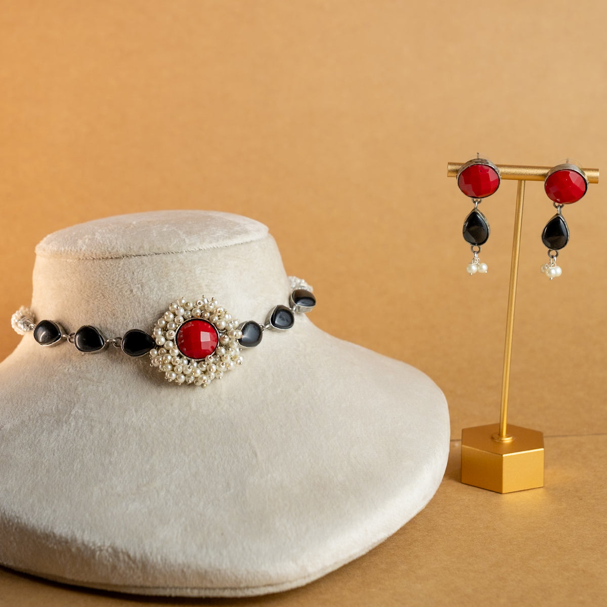 EMRYN SILVER LOOK ALIKE RAW AND RUSTIC SEMI HANDMADE STATEMENT CHOKER  WITH EARRINGS CH141