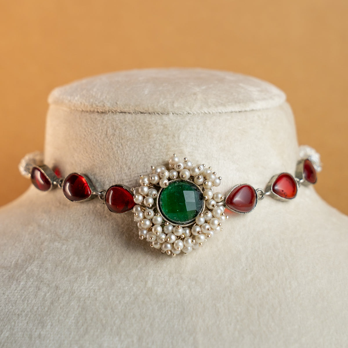 EMRYN SILVER LOOK ALIKE RAW AND RUSTIC SEMI HANDMADE STATEMENT CHOKER  WITH EARRINGS CH141