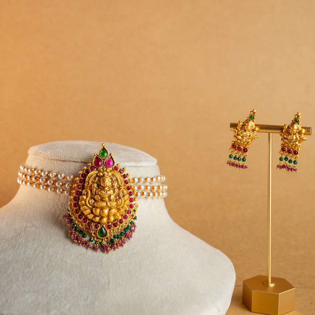 TIRZA GOLD TONED CHOKER WITH EARRINGS CH329