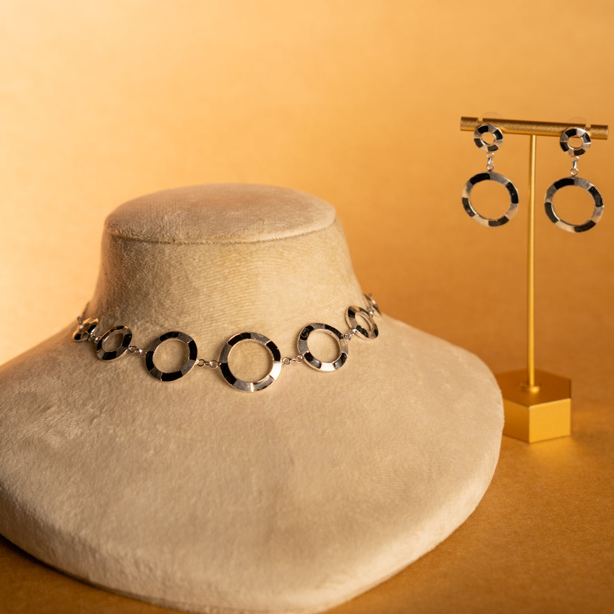 REMI ENAMEL OXIDIZED FINISH NECKLACE/CHOKER/NECKPIECE NL290