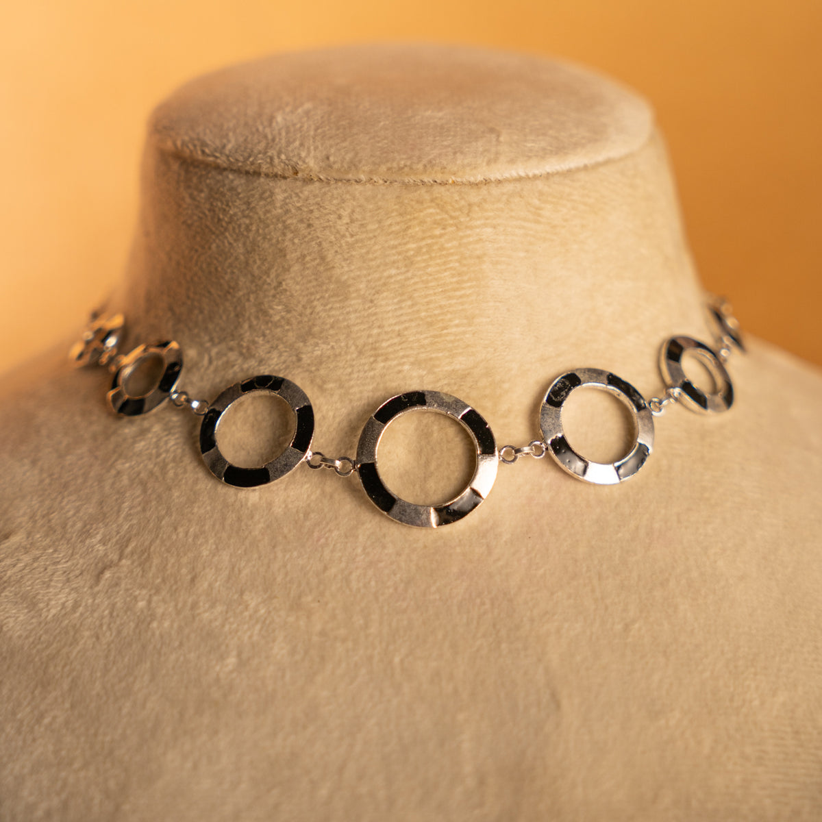 REMI ENAMEL OXIDIZED FINISH NECKLACE/CHOKER/NECKPIECE NL290