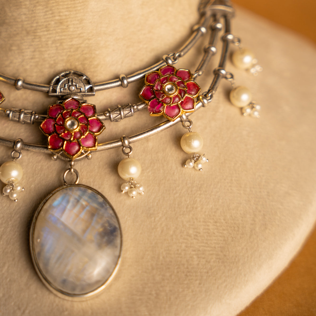 IVY PREMIUM STONES HANDMADE FAUX SILVER  HASLI/NECKPIECE/NECKLACE WITH EARRING NL289