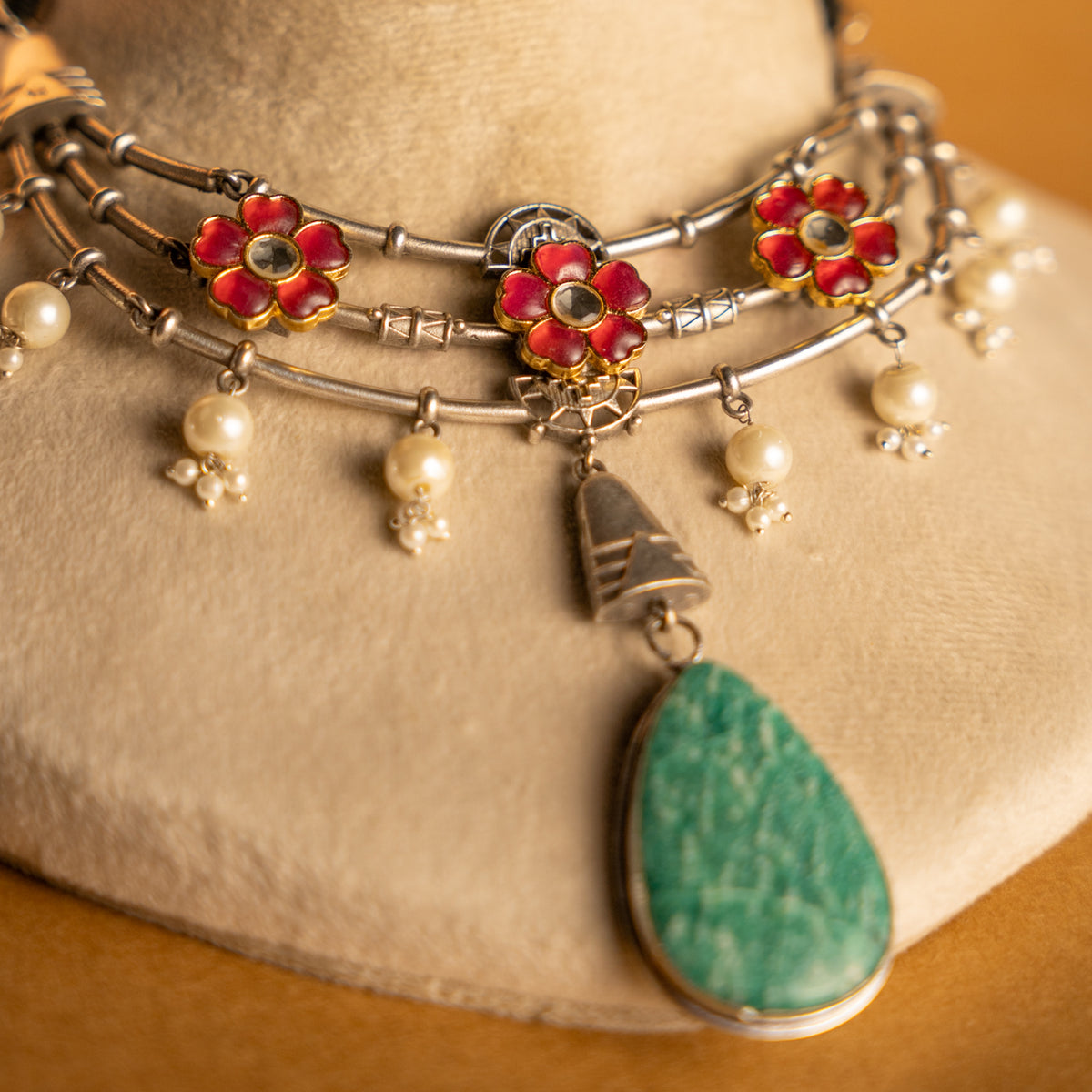 IVY PREMIUM STONES HANDMADE FAUX SILVER  HASLI/NECKPIECE/NECKLACE WITH EARRING NL289