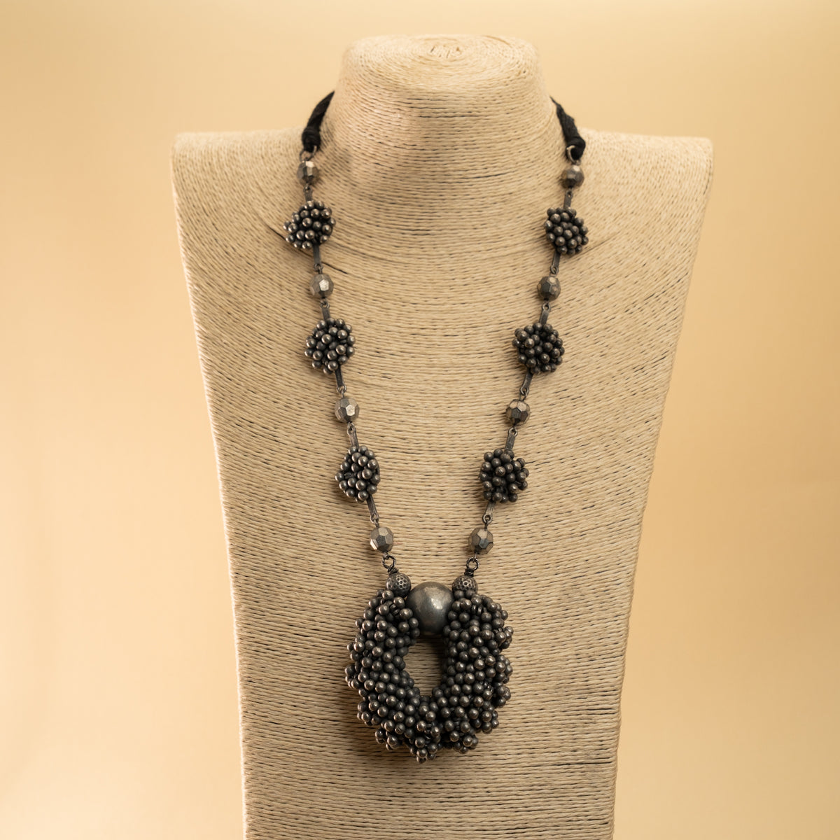 ALBA BLACK POLISH MALA/ NECKPIECE ML 148
