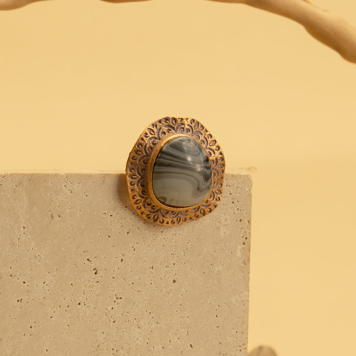 CLAIRE ANTIQUE RESIN EARRINGS/STUDS ER418