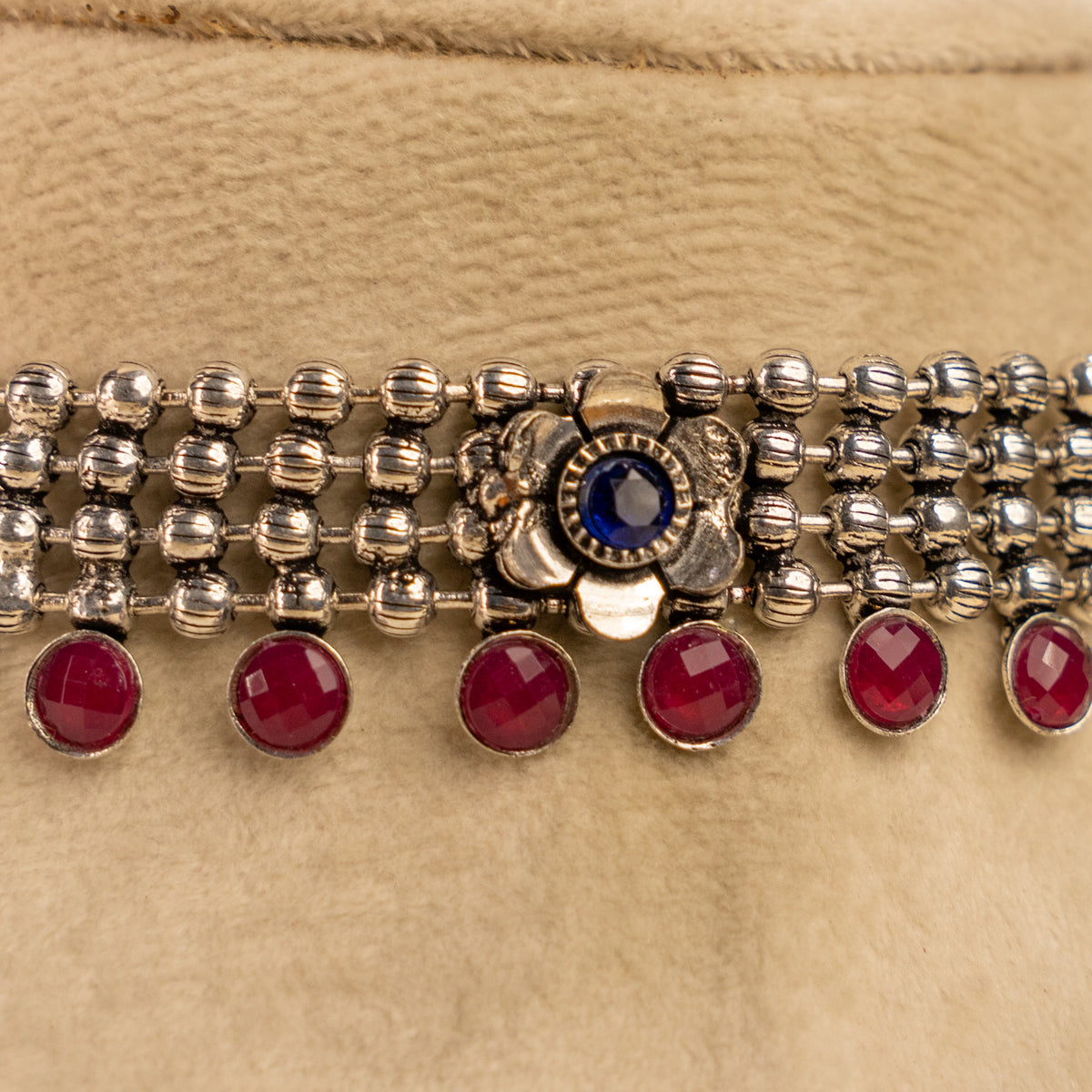 INAYA RUSTIC FINISH CHOKER/NECKPIECE WITH EARRINGS CH446