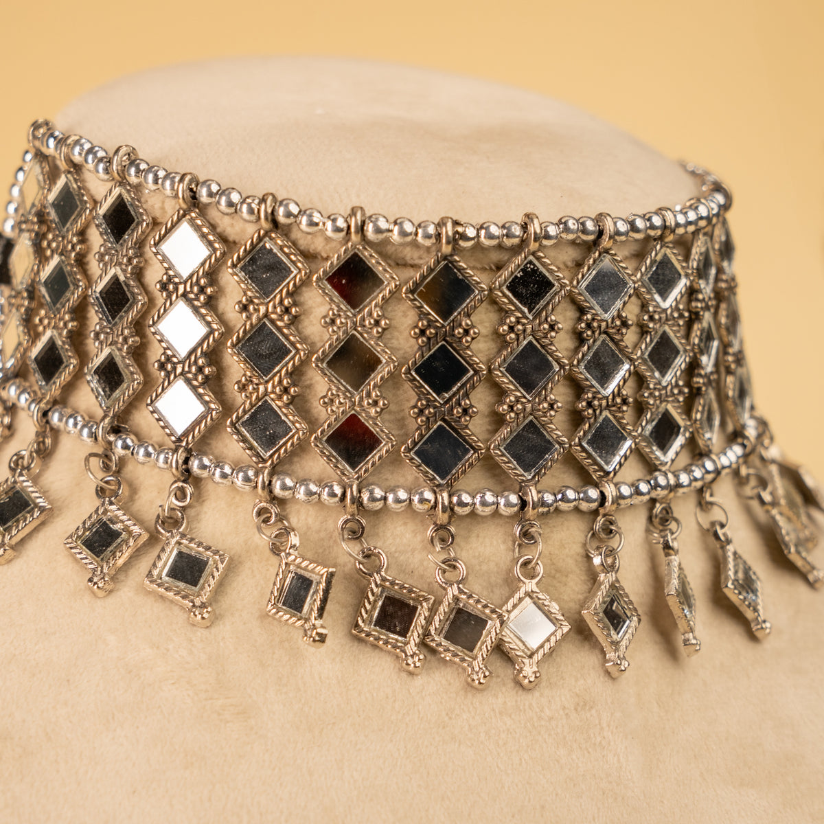 ISLA AFGHANI MIRROR RAW AND RUSTIC CHOKER WITH EARRINGS CH468