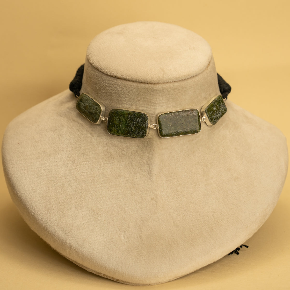 RIHA NATURAL STONE SILVER LOOK ALIKE HANDMADE CHOKER CH370