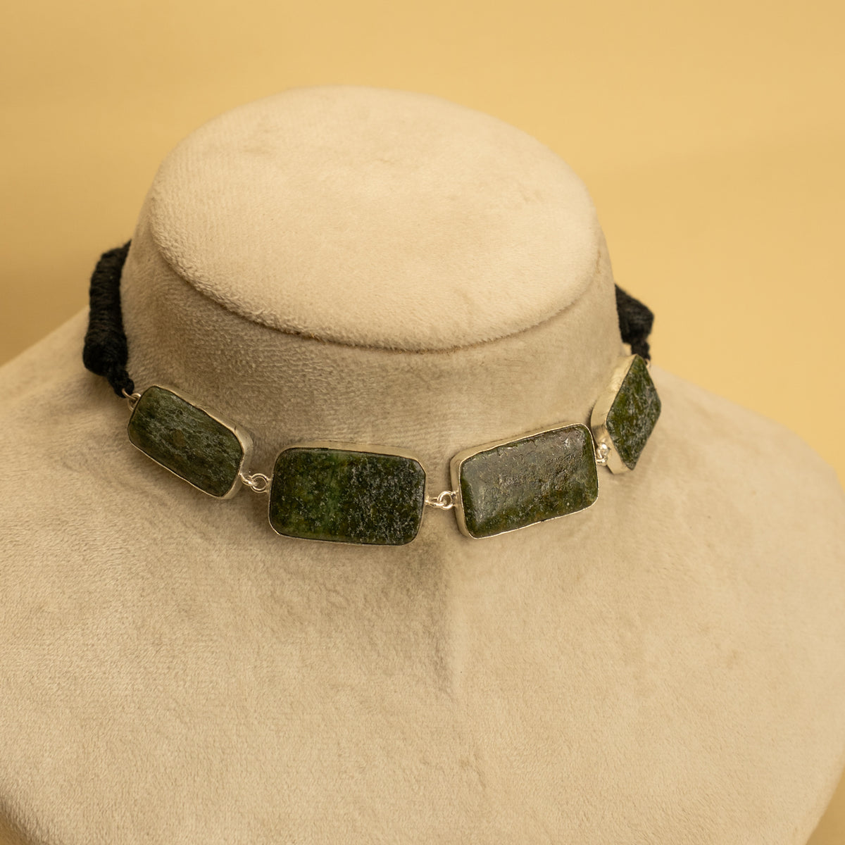 RIHA NATURAL STONE SILVER LOOK ALIKE HANDMADE CHOKER CH370