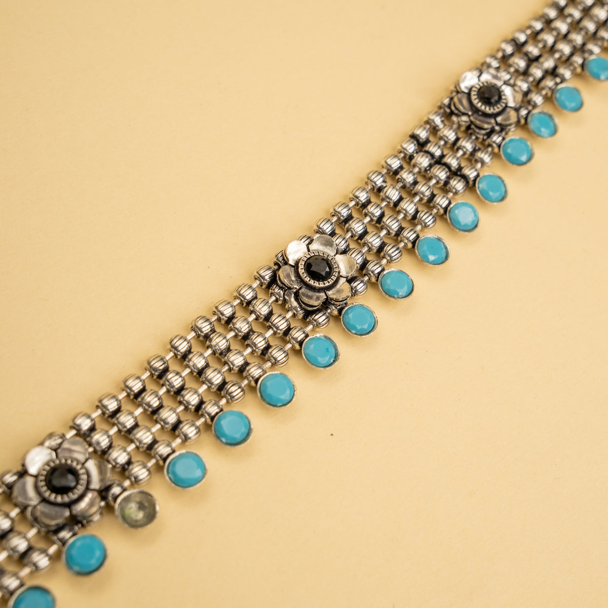 INAYA RUSTIC FINISH CHOKER/NECKPIECE WITH EARRINGS CH446