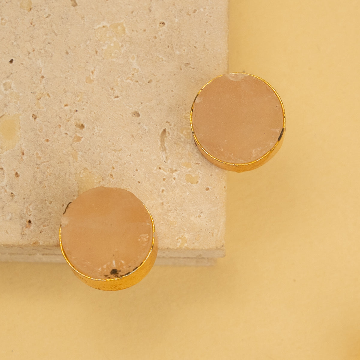 AILANY BIJOUX RAW STONE GOLD TONED 3 LAYERED HANDMADE CHOKER WITH EARRINGS CH428