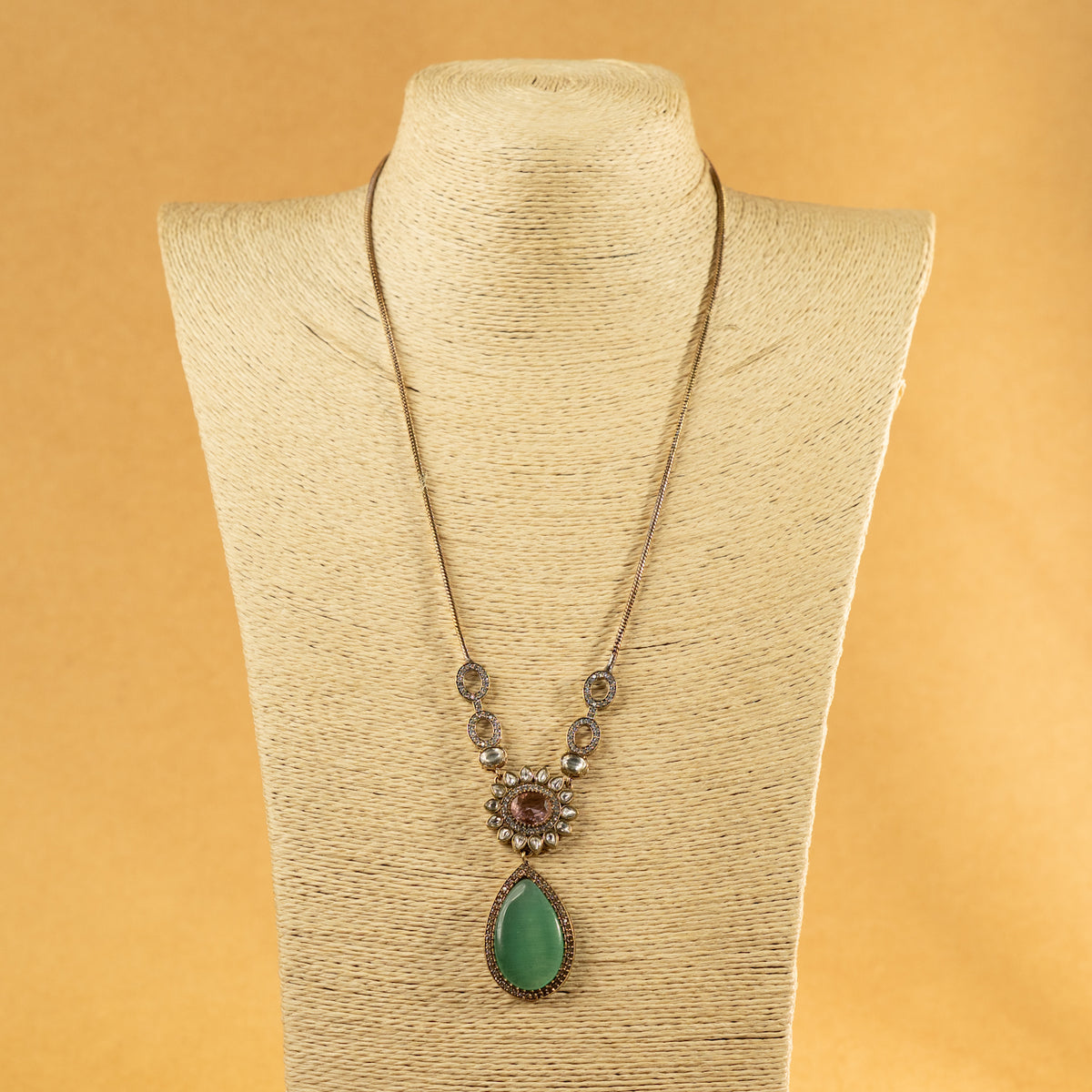 MITTARA SEMI HANDMADE MONALISA STONES NECKPIECE/NECKLACE EARRINGS NL317