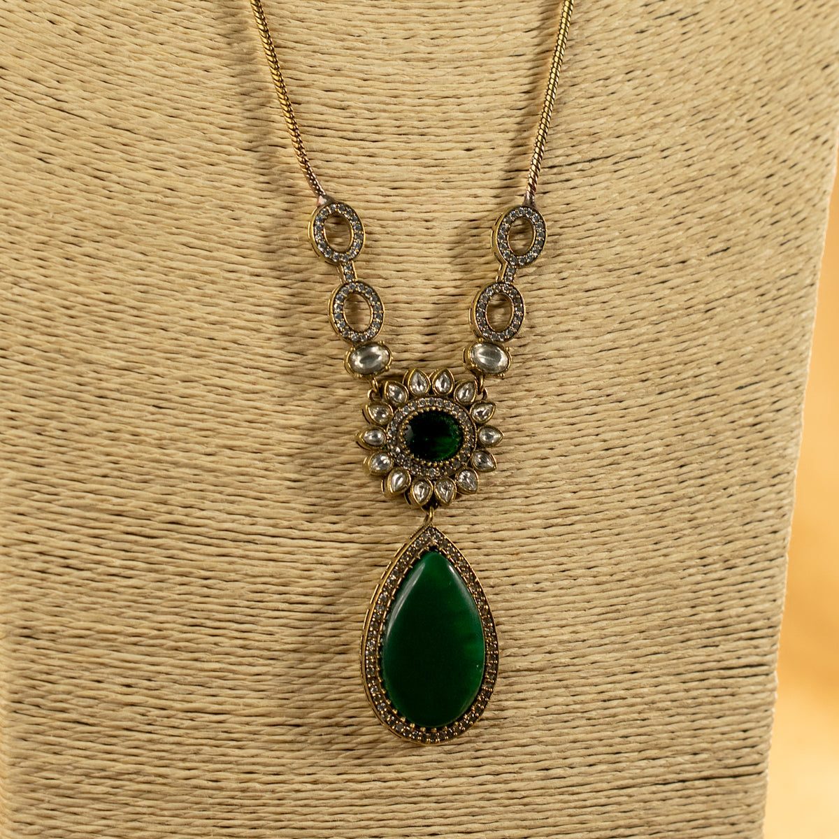 MITTARA SEMI HANDMADE MONALISA STONES NECKPIECE/NECKLACE EARRINGS NL317