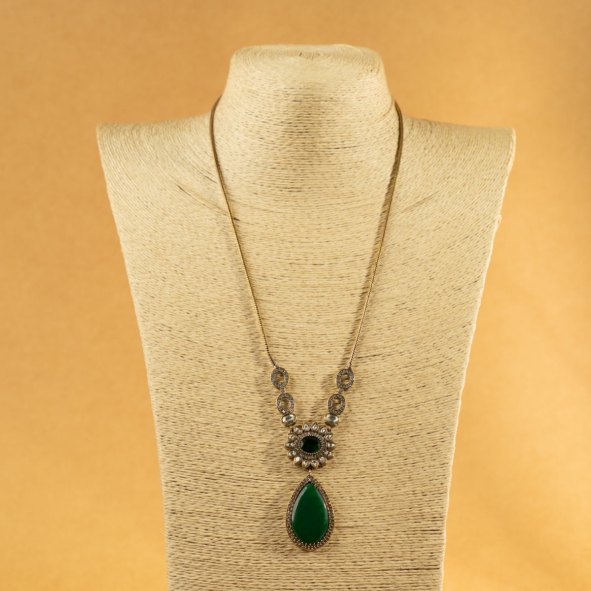 MITTARA SEMI HANDMADE MONALISA STONES NECKPIECE/NECKLACE EARRINGS NL317