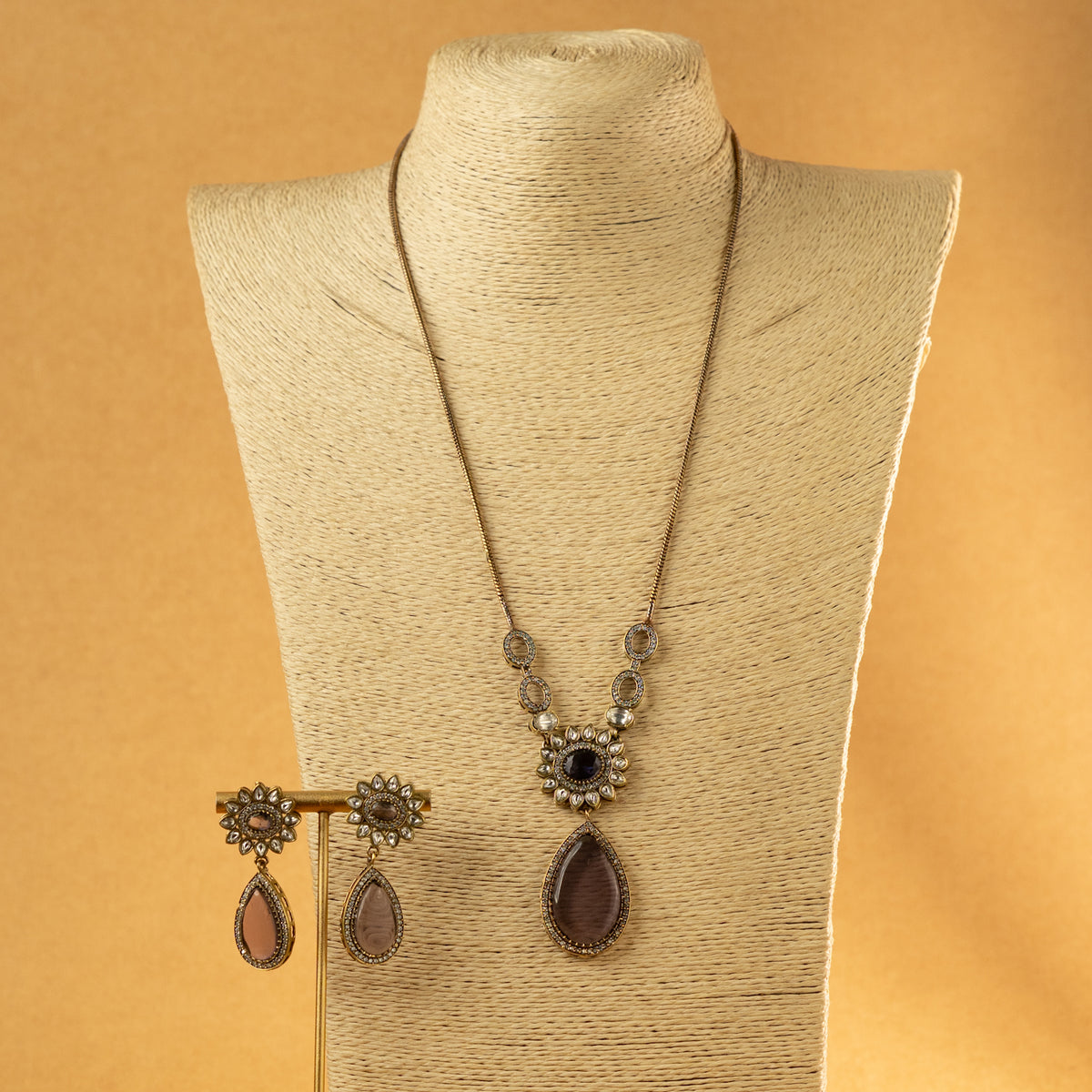 MITTARA SEMI HANDMADE MONALISA STONES NECKPIECE/NECKLACE EARRINGS NL317