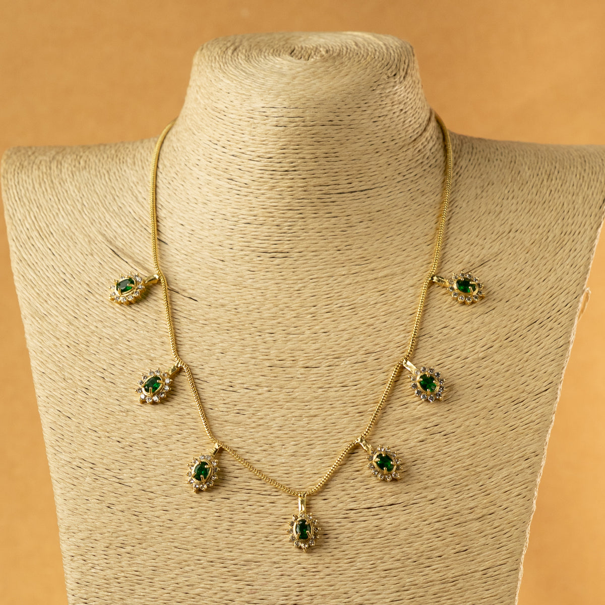 MEGNA SEMI HANDMADE MONALISA AND AD STONES STONES NECKPIECE/NECKLACE EARRINGS NL319