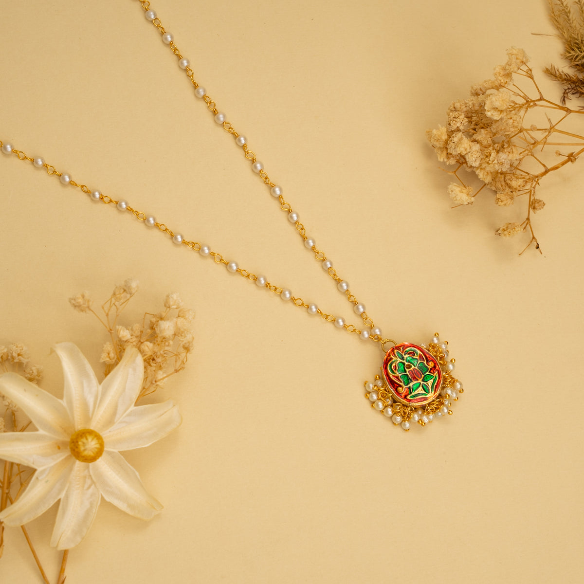 LISA HANDMADE KUNDAN POLKI AND MULTINMATERIAL CHAIN WITH PENDANT NECKLACE CH138