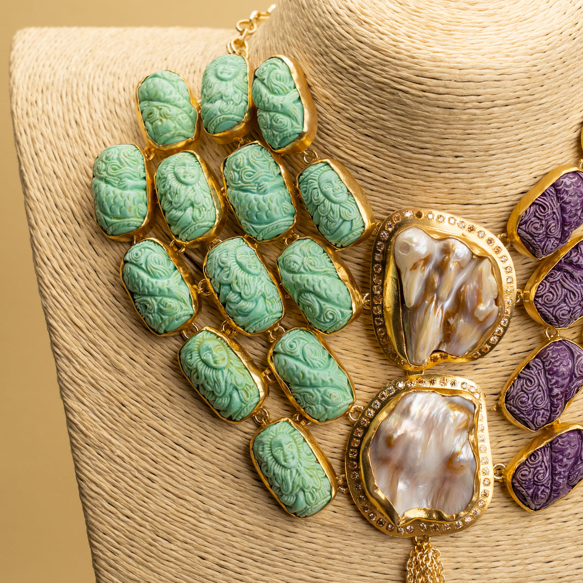 VIVIAN HANDCARVED CORAL MOP ZIRCON PREMIUM EXCLUSIVE HANDMADE STATEMENT CHOKER/NECKPIECE CH310