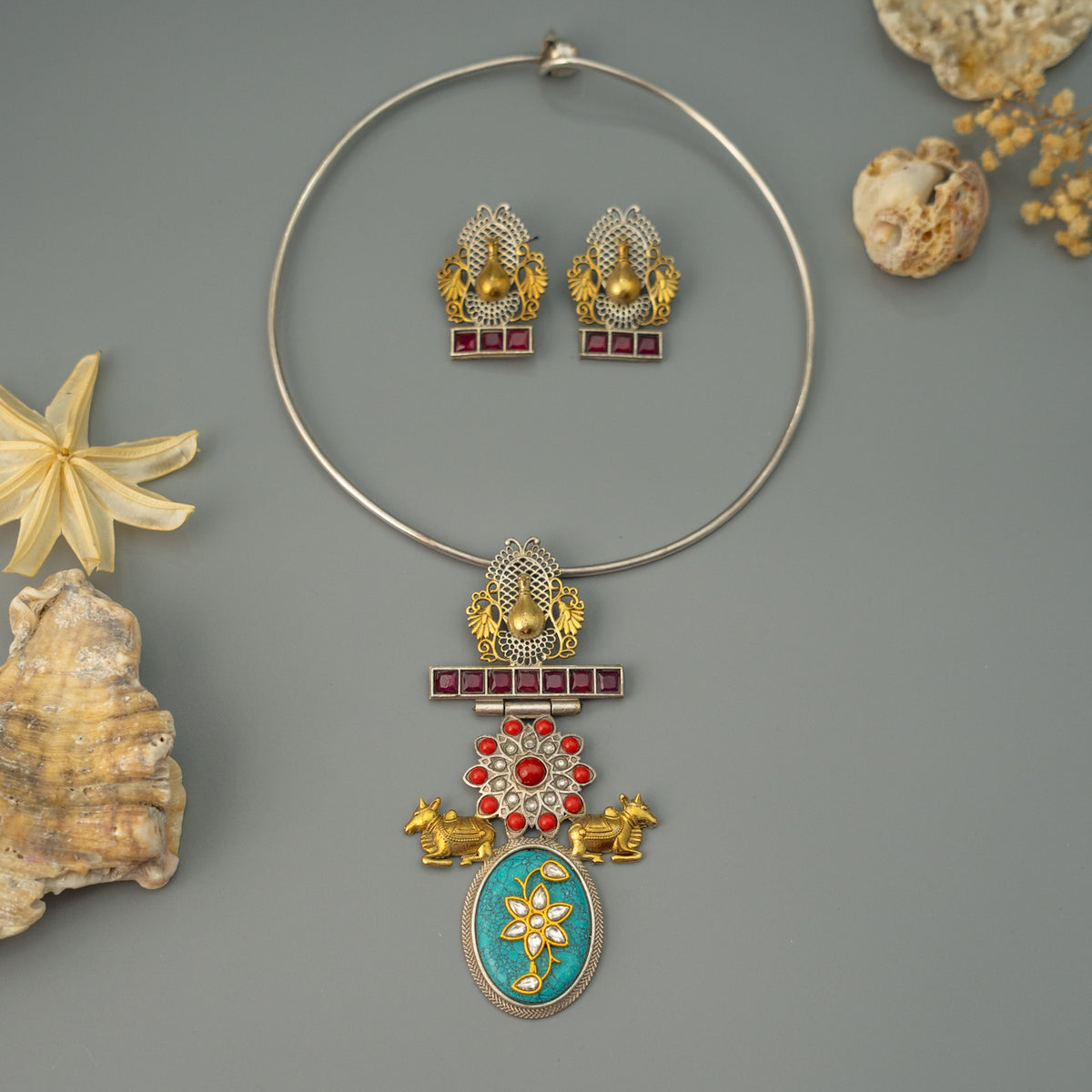 LIDIYA HANDMADE DUAL TONED BIJOUX PREMIUM AND BIJOUX EXCLUSIVE NANDHI HASLI EARRING CH506