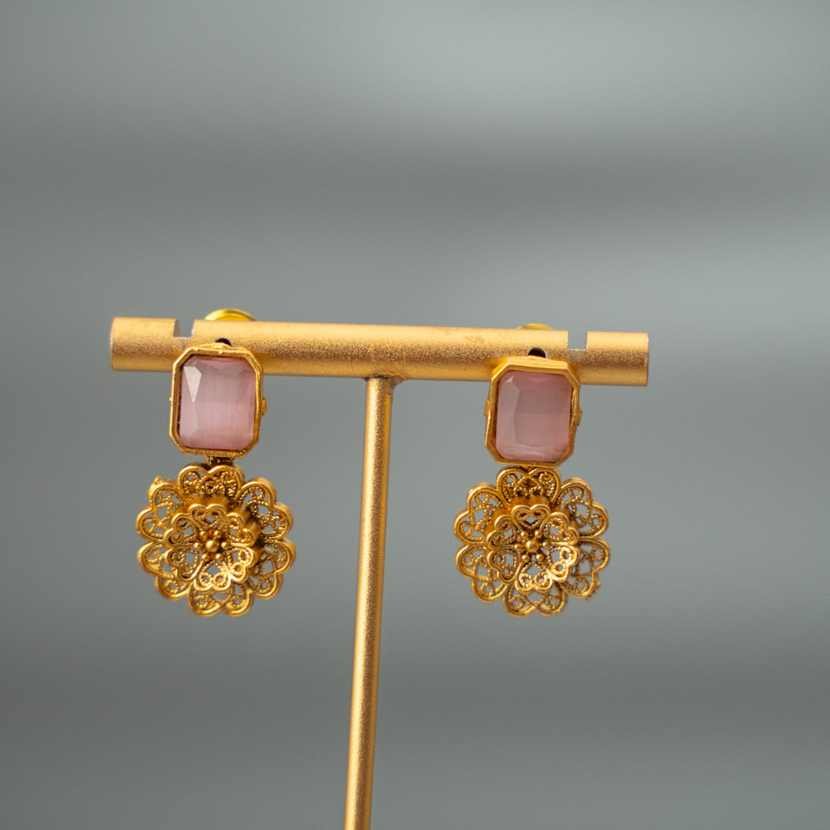 MINU GOLD TONED NECKPIECE/CHOKER WITH EARRINGS CH326