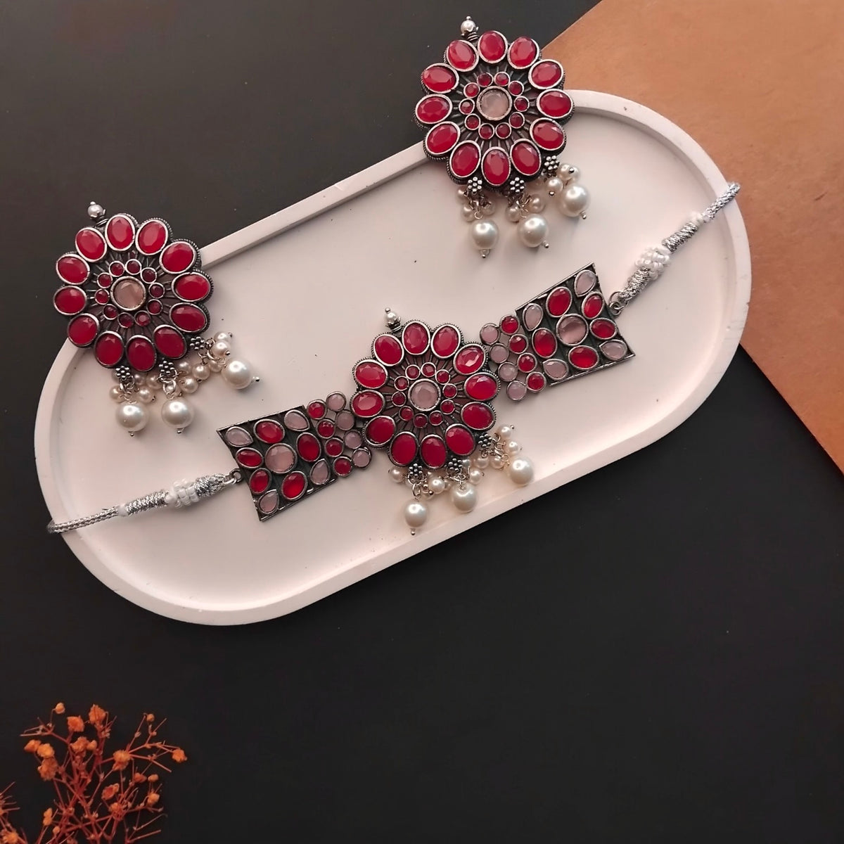 REESE SILVER LOOK ALIKE SEMI HANDMADE CHOKER/NECKPIECE CH406