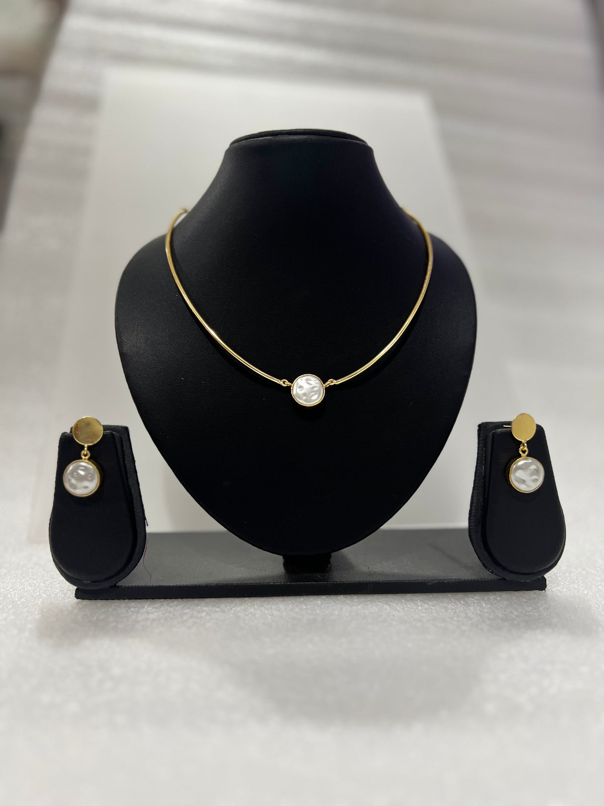 GARGI HANDMADE GOLD TONED HASLI/NECKPIECE WITH EARRINGS WITH EARRINGS CH424