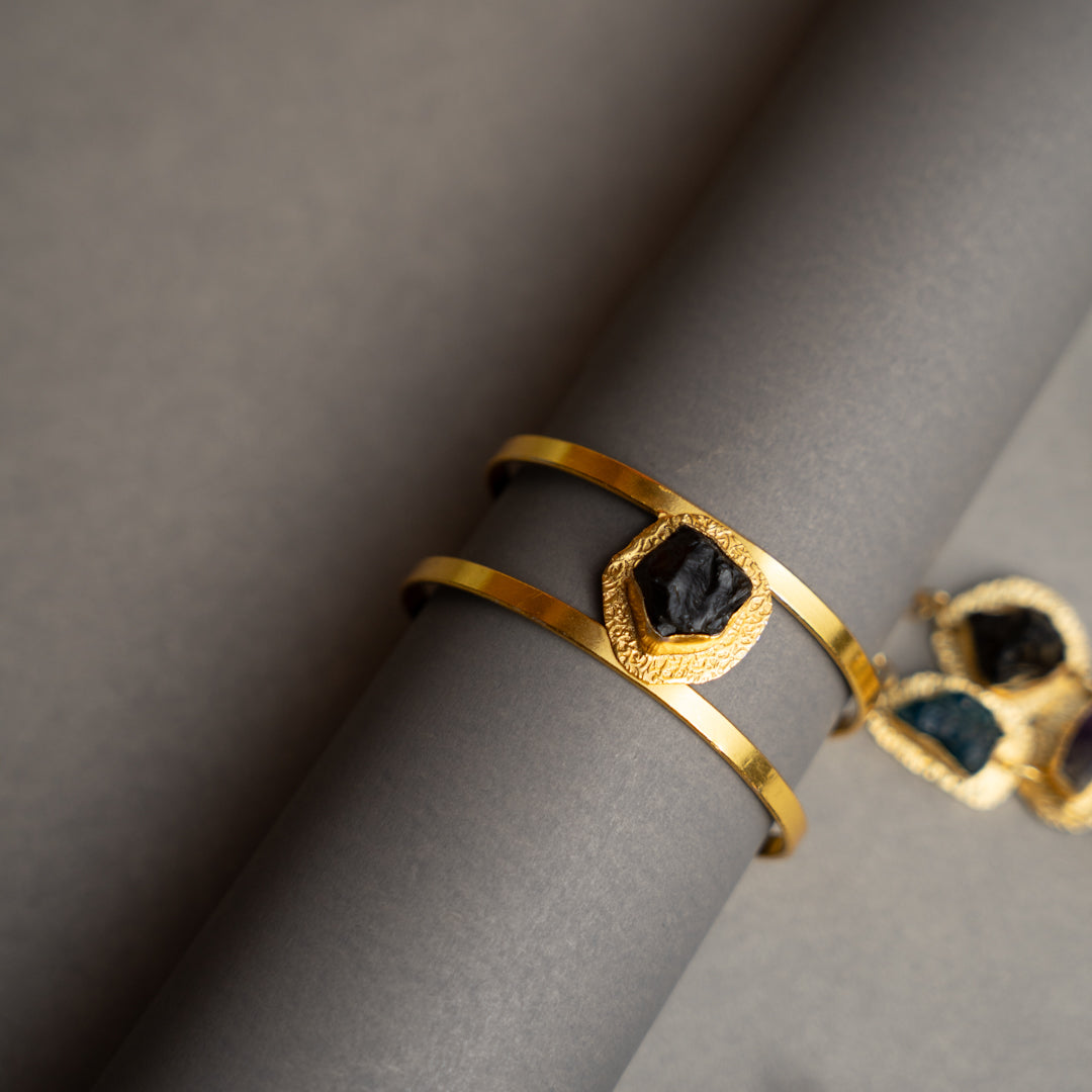 THAMIZHACHI BIJOUX EXCLUSIVE AND PREMIUM RAW STONES AND MOP HANDMADE GOLD TONED NECKPIECE/NECKLACE, BRACELET CUFF, RING WITH EARRING SET NL145