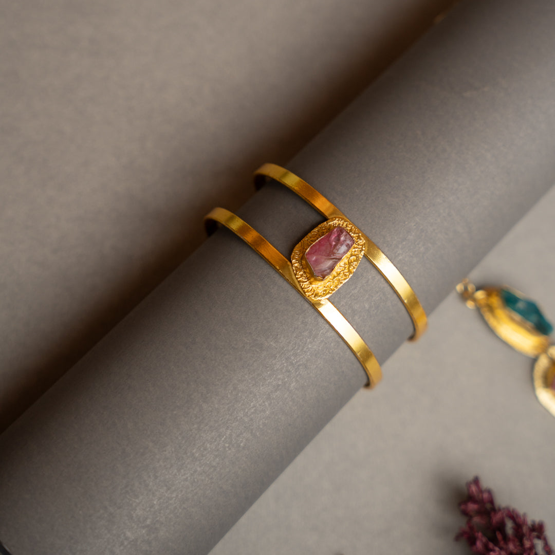 THAMIZHACHI BIJOUX EXCLUSIVE AND PREMIUM RAW STONES AND MOP HANDMADE GOLD TONED NECKPIECE/NECKLACE, BRACELET CUFF, RING WITH EARRING SET NL145