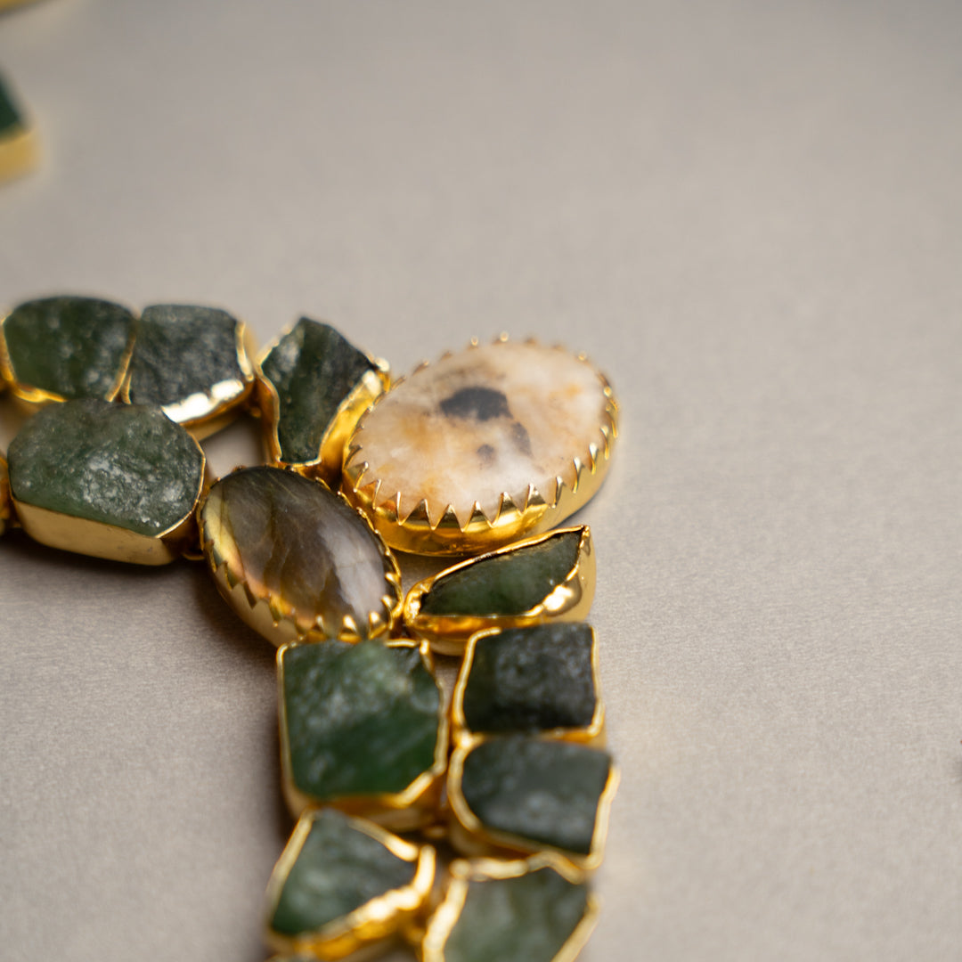 KASHVI PREMIUM 18K PLATED HANDMADE RAW STONE AND POLISHED STONE NECKPIECE/NECKLACE EARRINGS NL252.