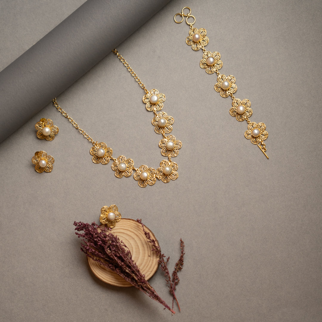 FLORA FANTASY PREMIUM PREMIUM PLATED HANDMADE AND HAND HAMMERED ANTIQUE NECKPIECE/NECKLACE NL147